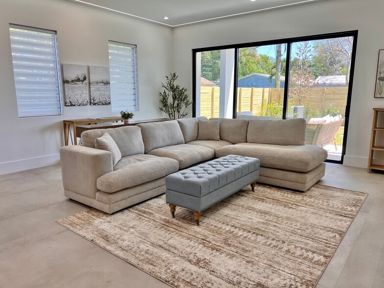 Building Photo - 300 SW 7th St