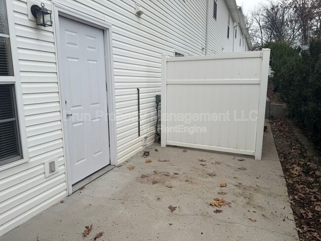 Building Photo - 5606 Boxwood Garden Way