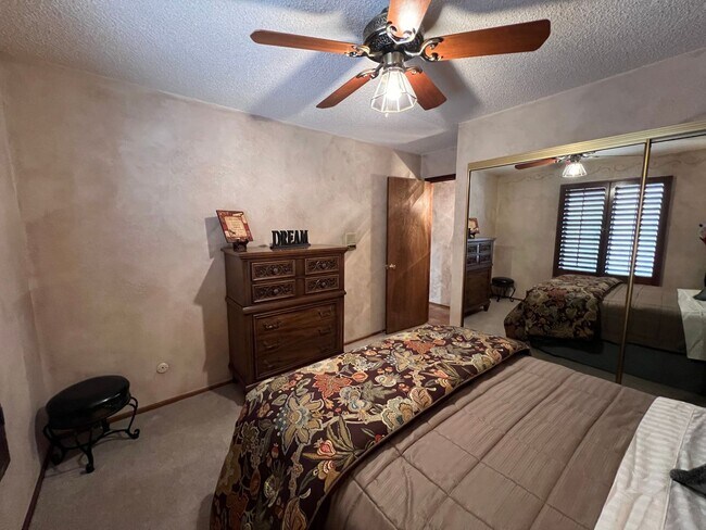 Building Photo - FURNISHED 3 BEDROOM HOME IN TOWN WITH POOL ACCESS!