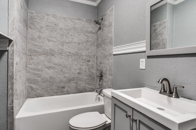 Building Photo - Single-Family Home Available!