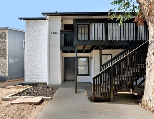 Building Photo - 2303 Cedrick Cove