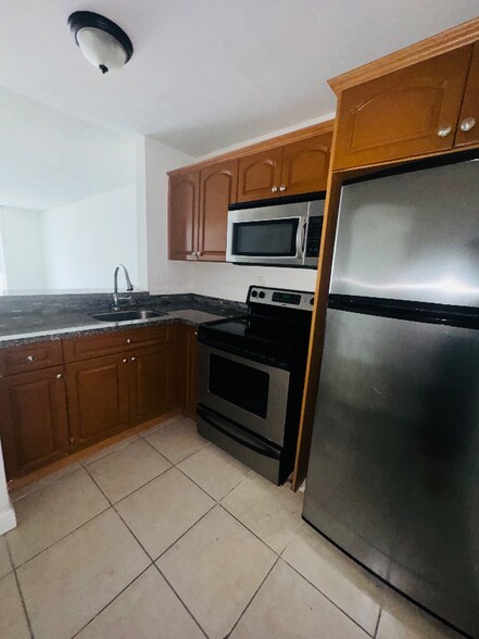 Building Photo - 484 NW 165th St
