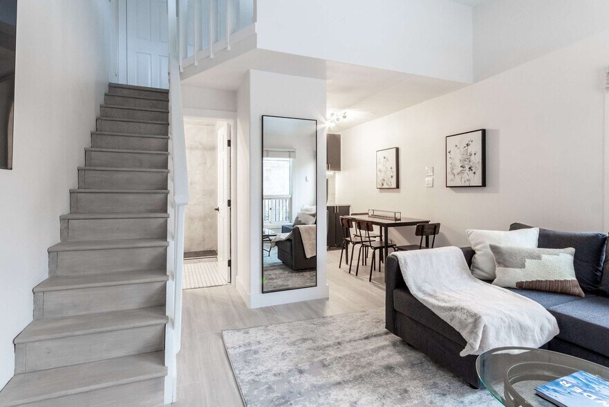 Building Photo - 900 E Hopkins Ave