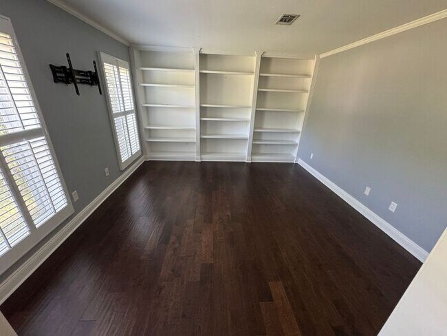 Building Photo - Pensacola - Inverness - 3 bedroom, 2 bathroom