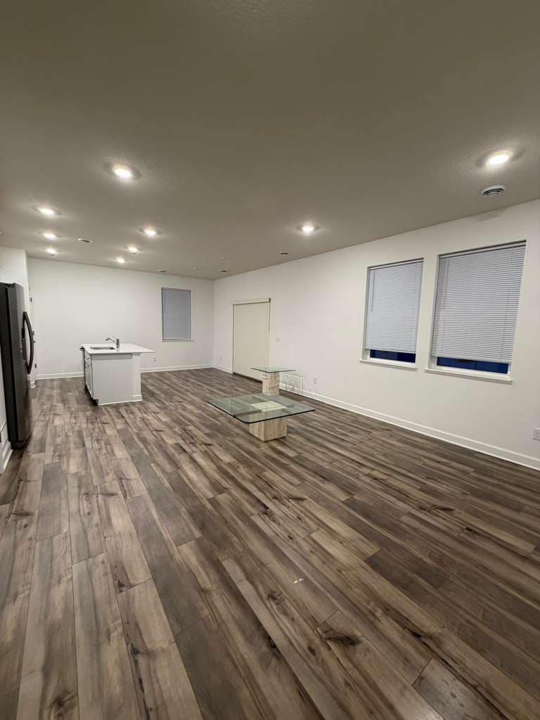 Building Photo - 10604 Heron Ave S