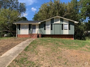 Building Photo - MOVE IN SPECIAL AVAILABLE!!