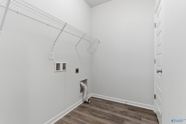 Building Photo - 100 Sartain St