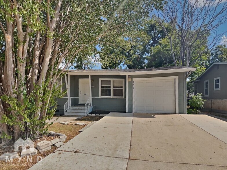 Building Photo - 206 Babcock Rd