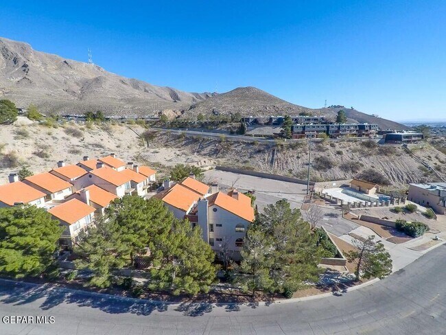 Building Photo - 4610 N Stanton St