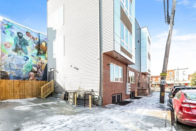 Building Photo - 953 Belmont Ave