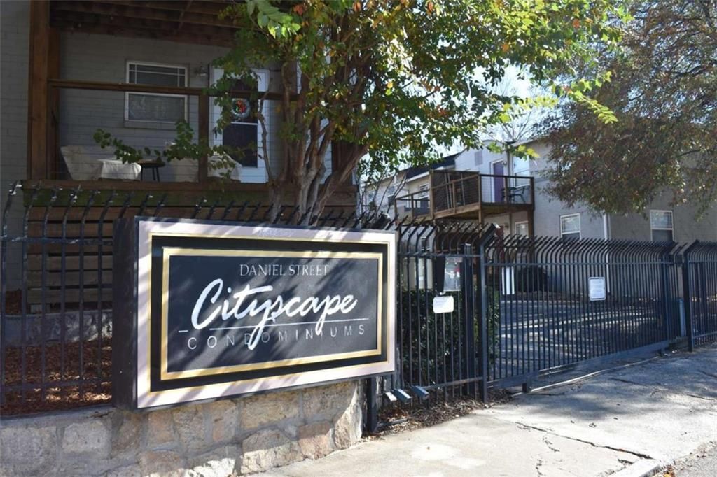 Building Photo - 24 Daniel St SE