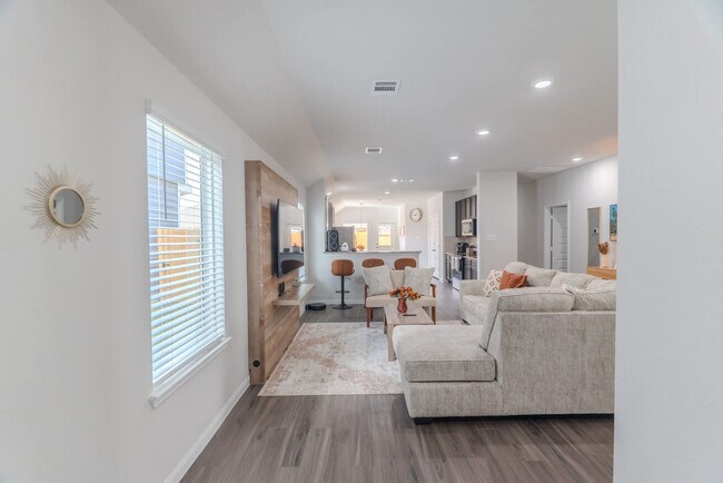 Building Photo - 8110 Alpine Bearberry Dr