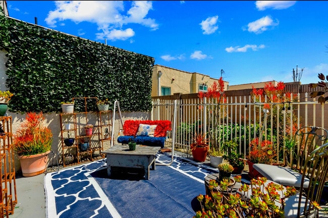 Building Photo - 9101 La Salle Ave