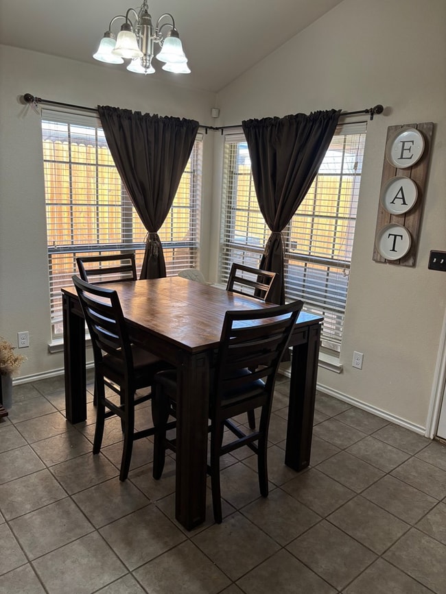 Building Photo - 420 E 98th St