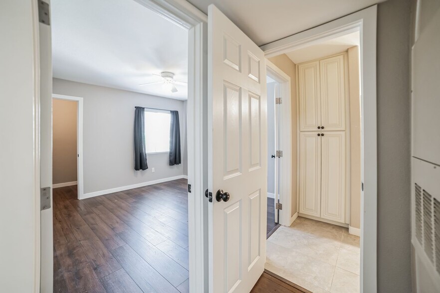 Building Photo - 7885 W Flamingo Rd