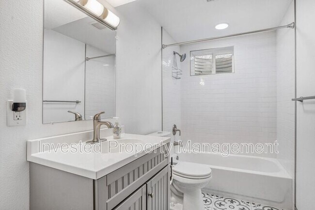 Building Photo - 3004 S Zurich Ct