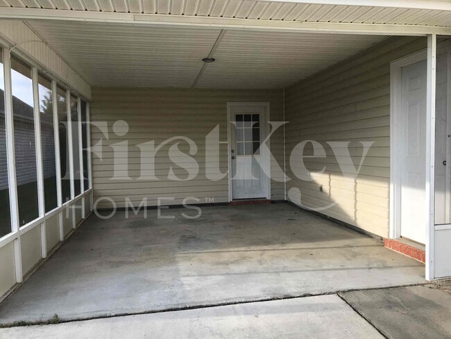 Building Photo - 2018 Village Ln