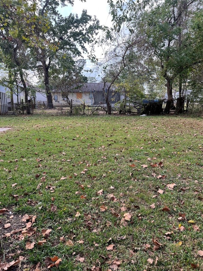 Building Photo - 10533 Barnham St