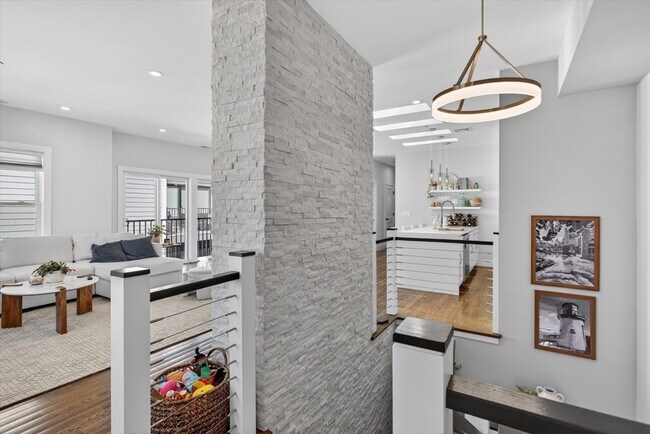 Building Photo - 15 W Bellflower St