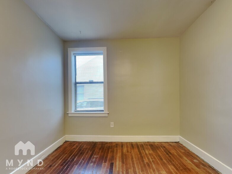 Building Photo - 2325 Riley Ave