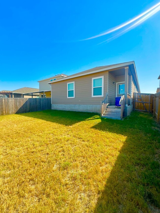 Building Photo - 3 Bed 2 Bath Jarrell