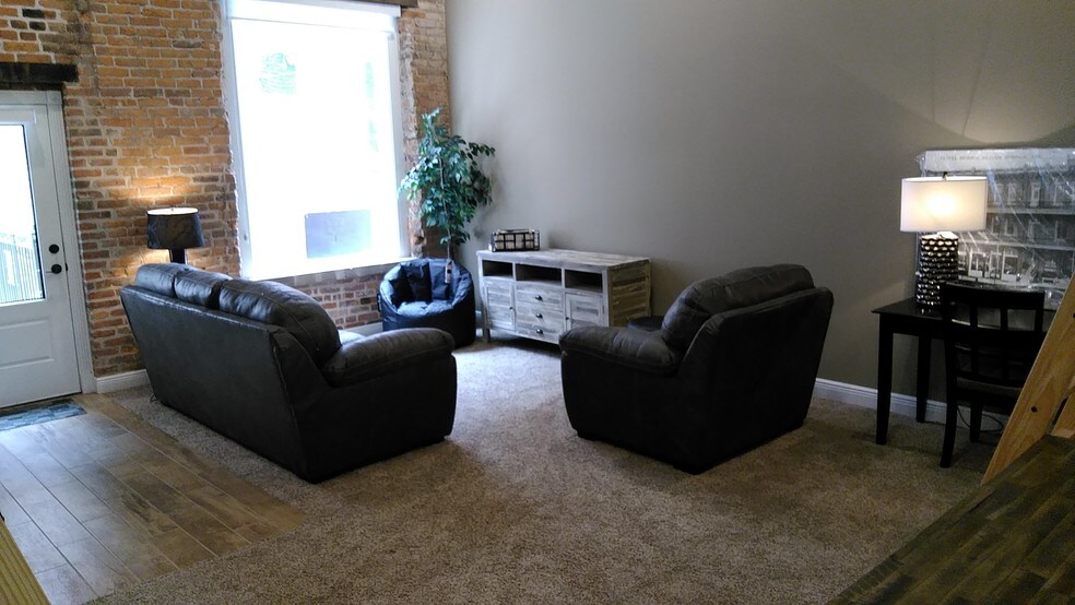 Fully Furnished - 114 E University St