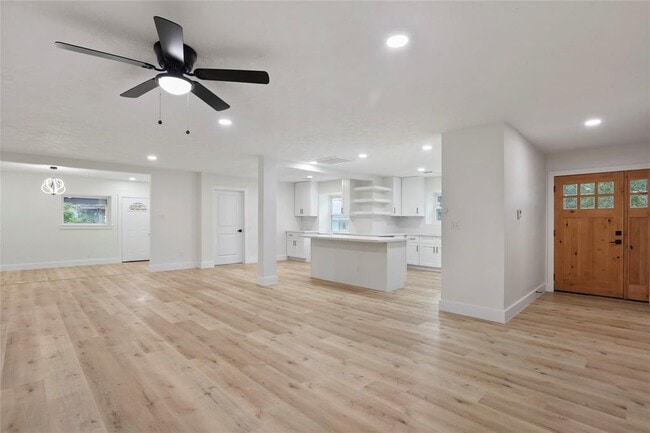 Building Photo - 1742 Hill Top Ln