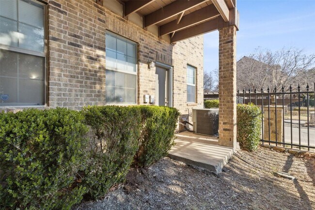 Building Photo - 1506 Biltmore Ln