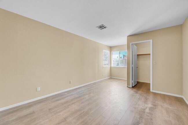 Building Photo - N Las Vegas Single Family Home - New Paint and LVP Flooring