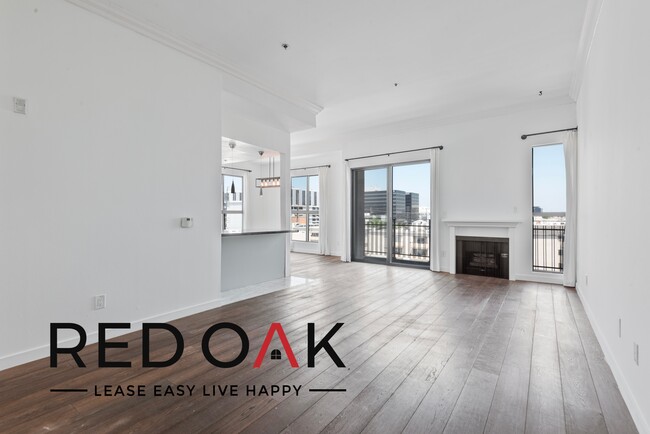 Building Photo - Extraordinary Top Floor Two Bedroom with P...