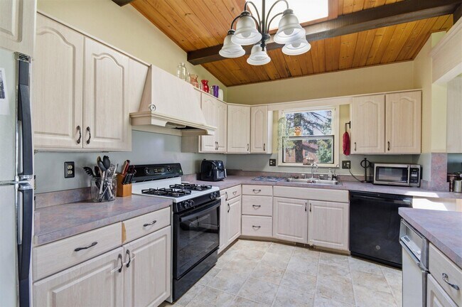 Building Photo - 3942 Stark Ln