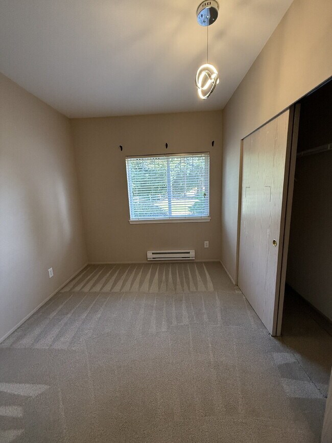 Building Photo - The Lakes @ Kent Community Condo Unit Avai...