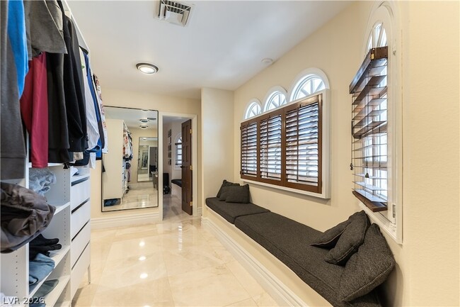 Building Photo - 2845 Queens Courtyard Dr