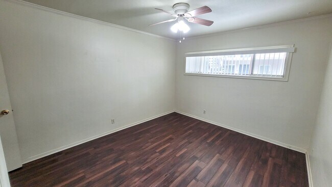 Building Photo - Downstairs 2 Bed 1 Bath with Carport and O...