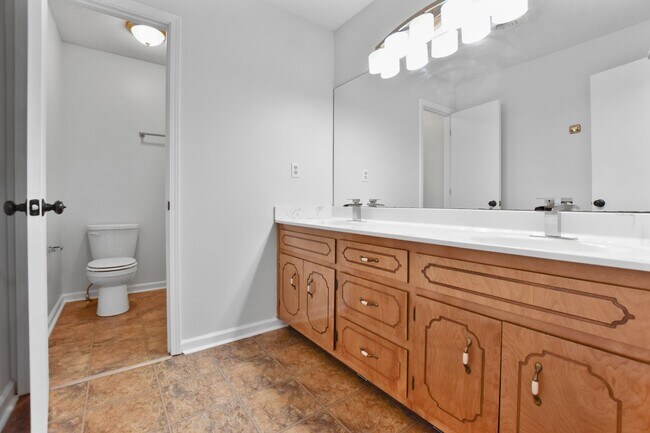 Building Photo - Pet Friendly Three Bedroom!