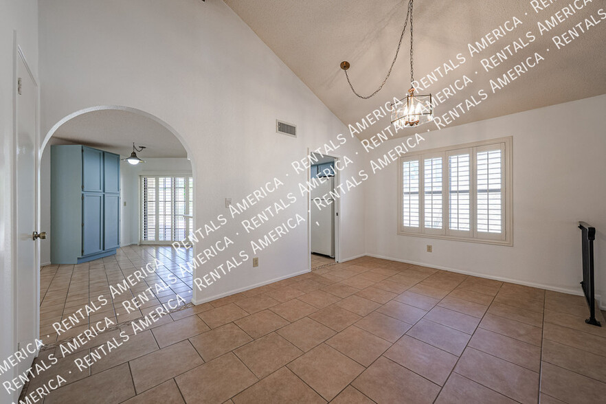 Building Photo - 5006 E Mesquite Wood Ct
