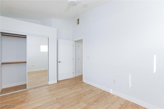 Building Photo - 2305 W Horizon Ridge Pkwy