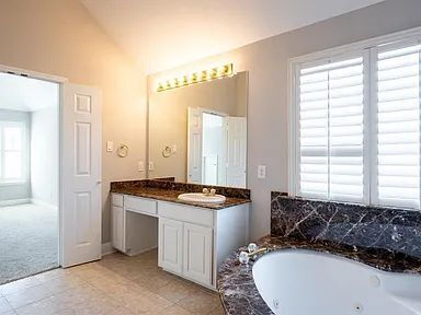 Building Photo - Beautiful 4 bedroom 3 bath home in a quiet...