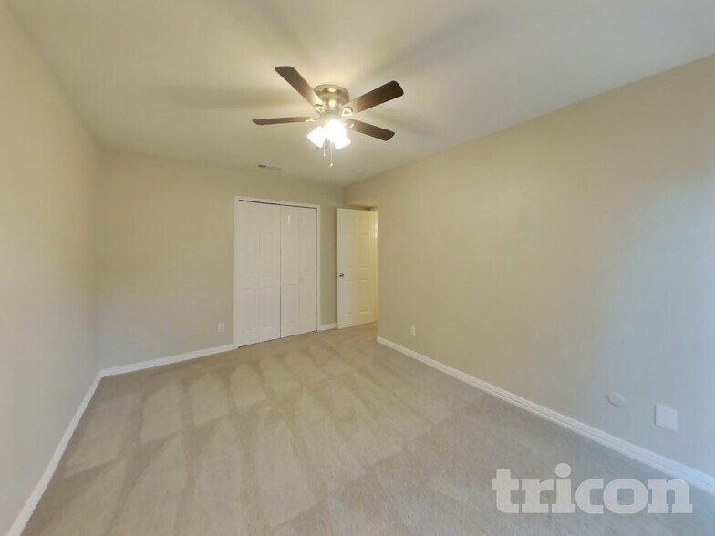 Building Photo - 496 Justice Dr