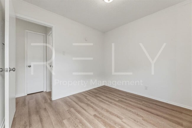 Building Photo - 302 Algerita Dr