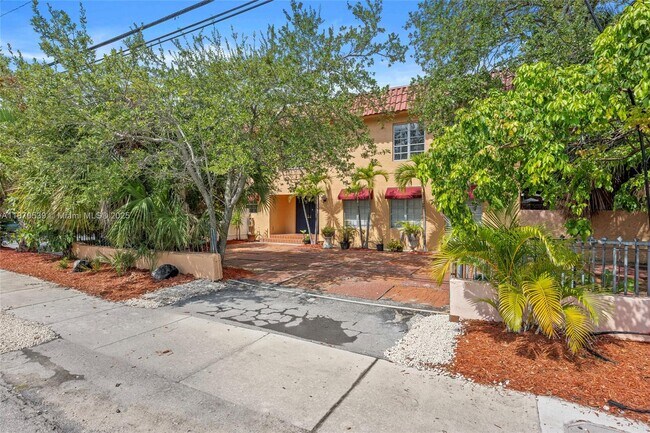 Building Photo - 1545 Miami Rd