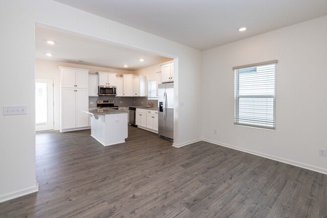 Building Photo - 4 Bedroom Home Piedmont School District - ...