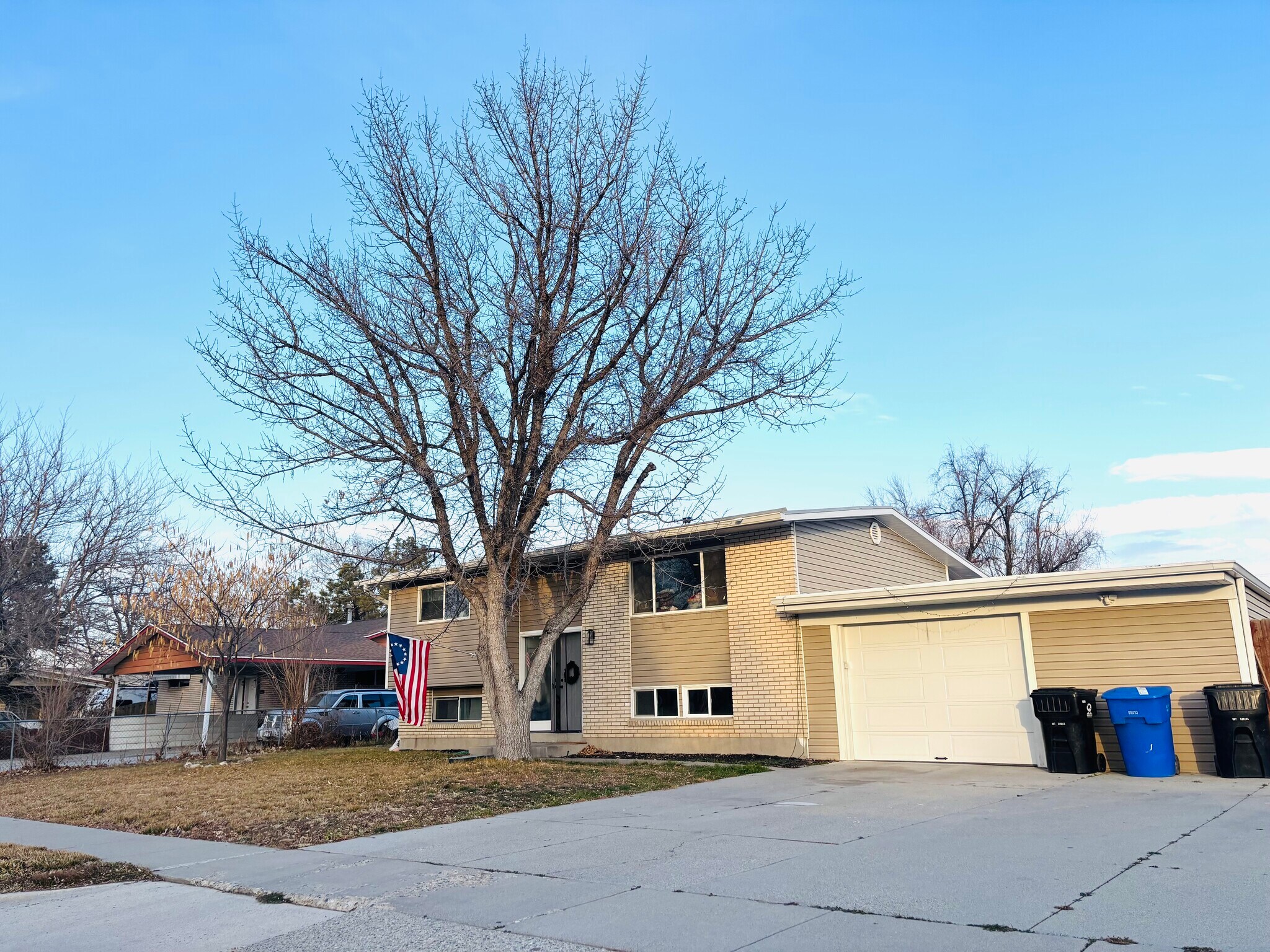 Front Yard - 4459 S Butterfield St