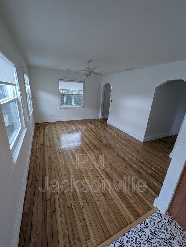 Building Photo - 125 37th Ave S