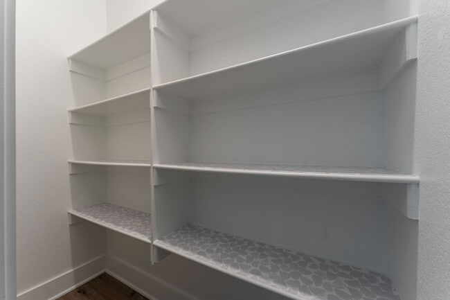 Building Photo - Beautiful Home on Two Acres