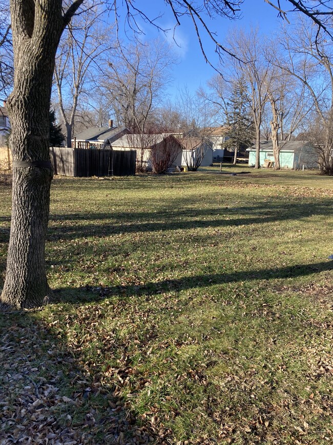 Shared backyard space. - 912 5th St SW