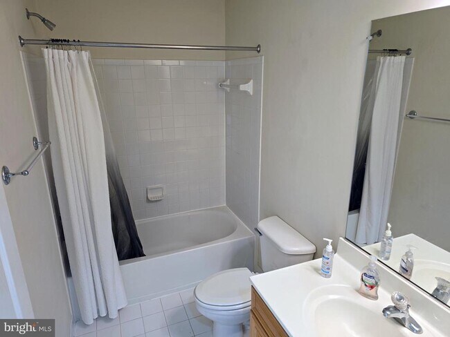 Building Photo - 8557 Wyngate Manor Ct