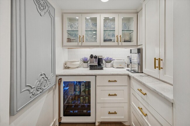 Building Photo - 5822 Doliver Dr