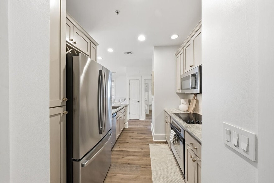 Building Photo - 122 Georgetown Ave