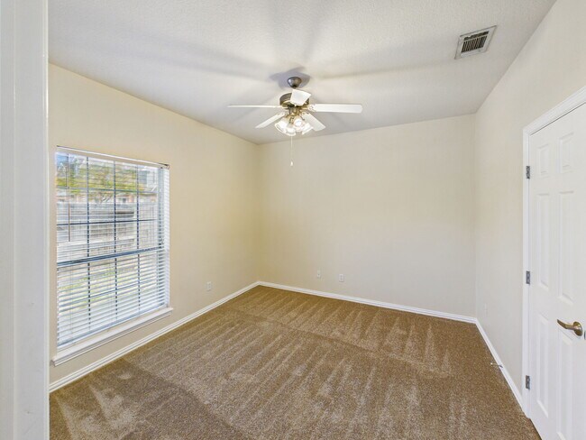 Building Photo - 1001 Krenek Tap Rd